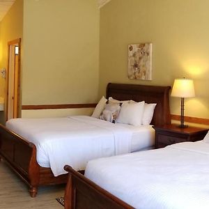 Queen Room 2 Queen Beds